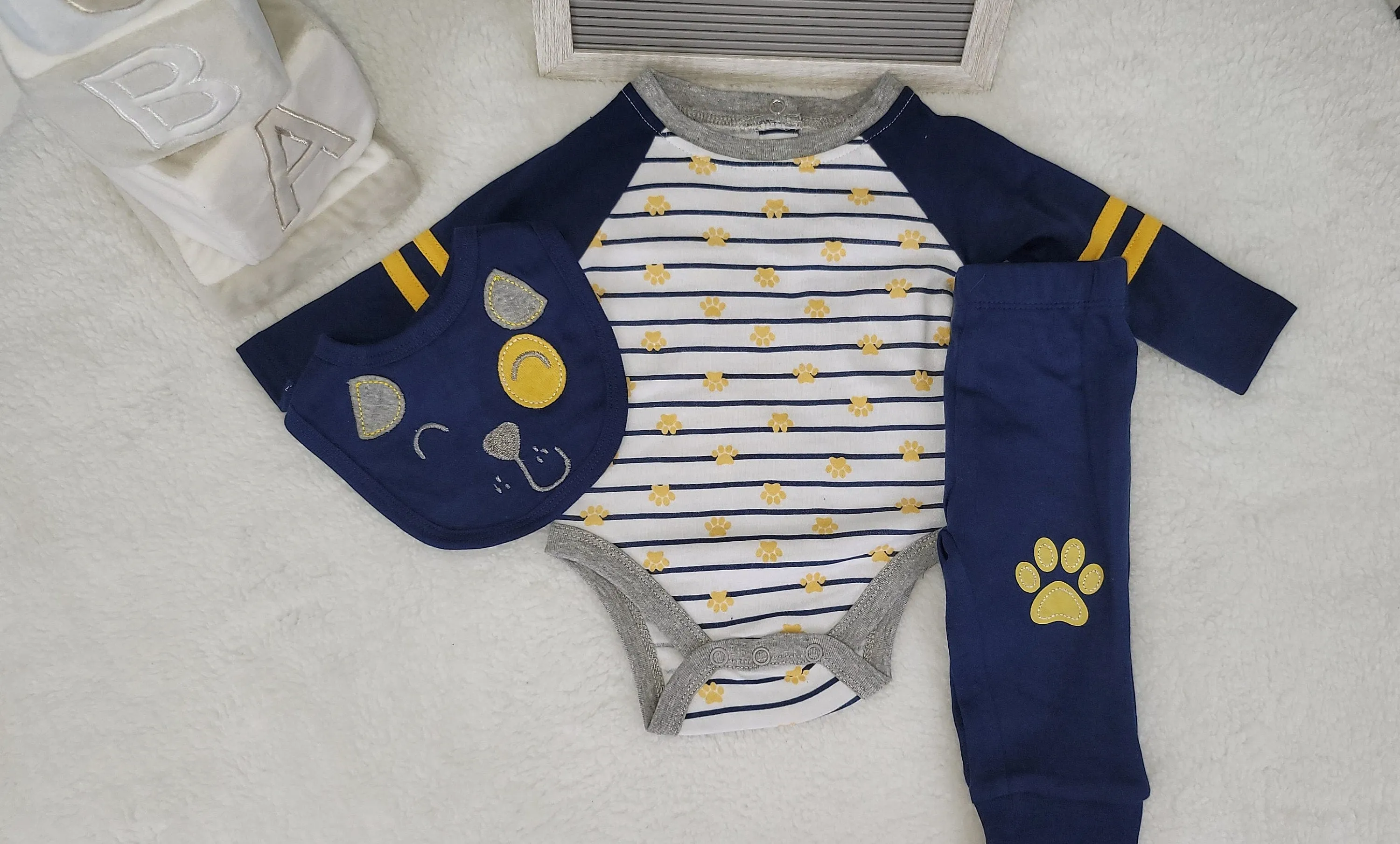 Baby Clothes 3pcs, Baby Boys Set 0-3, 3-6 and 6-9 months, Doggy Paw Baby Clothes, BoysBlue Pants, Doggy Patern Bib.